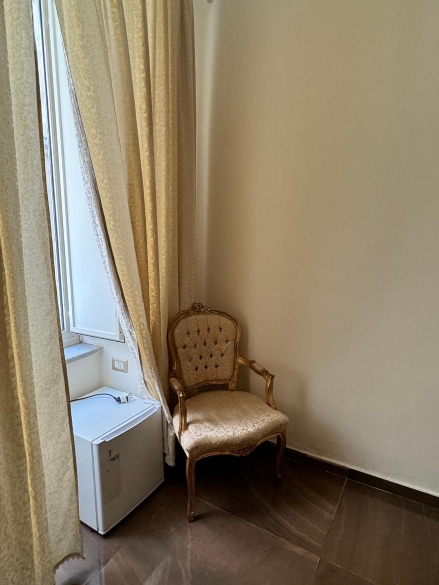 Bed and Breakfast Beb Mariafrancesca Neapel Exterior foto