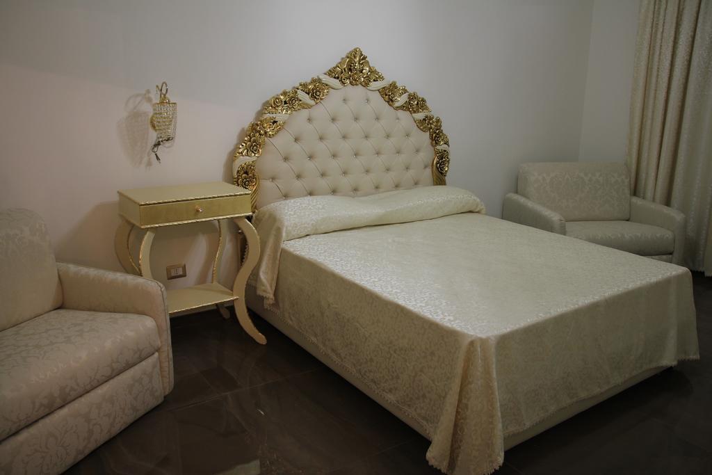 Bed and Breakfast Beb Mariafrancesca Neapel Exterior foto