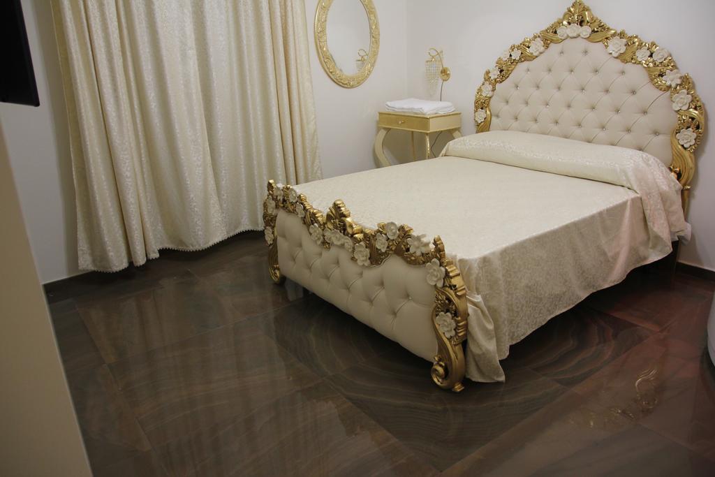 Bed and Breakfast Beb Mariafrancesca Neapel Exterior foto