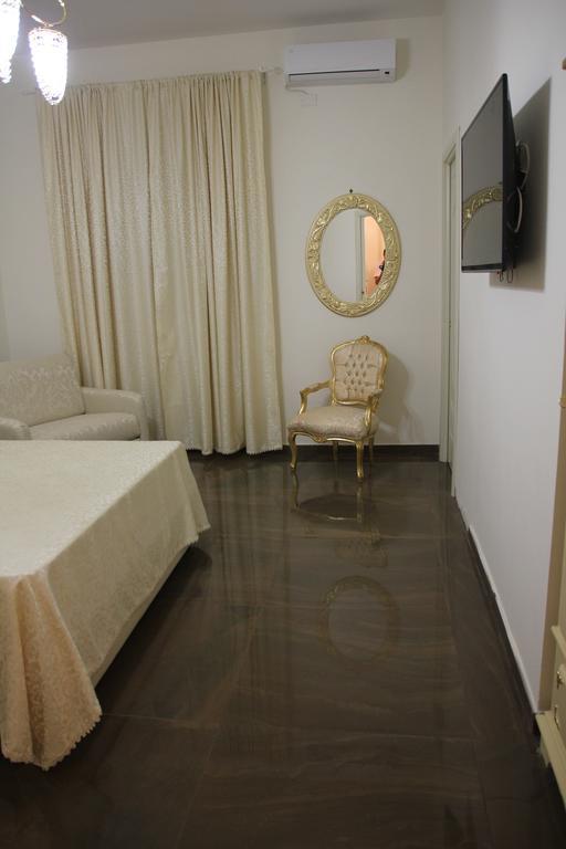 Bed and Breakfast Beb Mariafrancesca Neapel Exterior foto