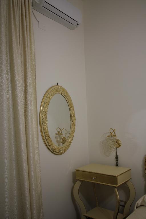 Bed and Breakfast Beb Mariafrancesca Neapel Exterior foto