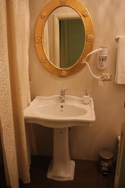 Bed and Breakfast Beb Mariafrancesca Neapel Exterior foto