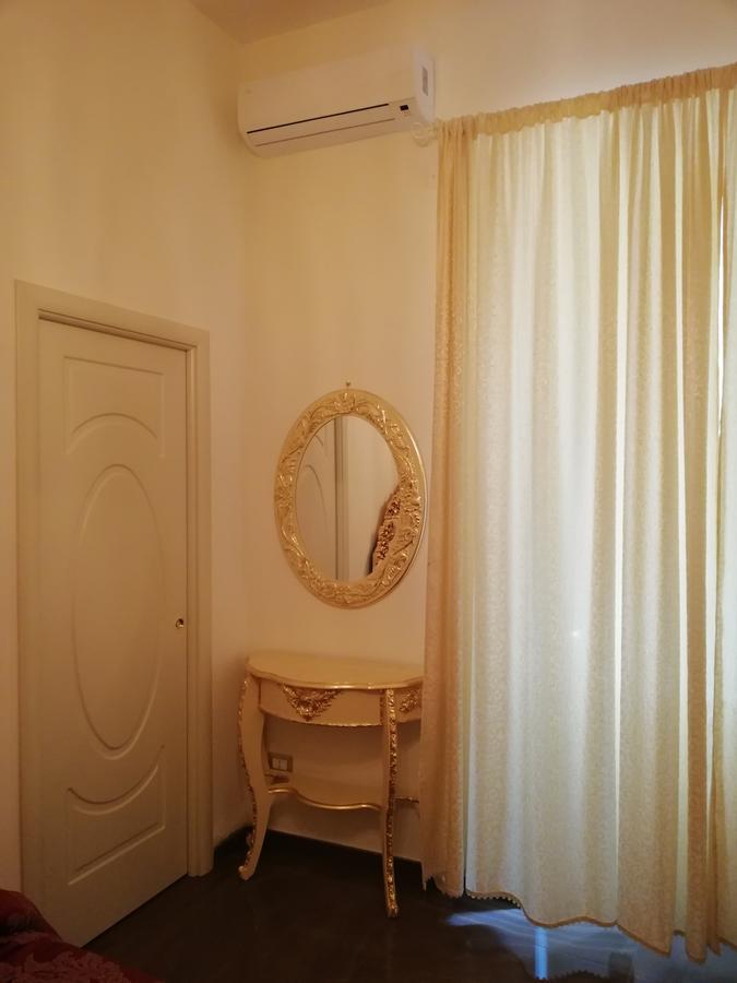 Bed and Breakfast Beb Mariafrancesca Neapel Exterior foto