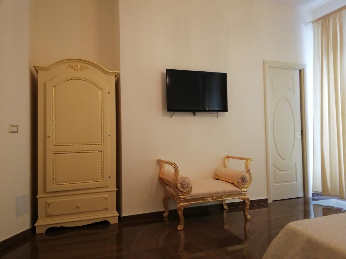 Bed and Breakfast Beb Mariafrancesca Neapel Exterior foto