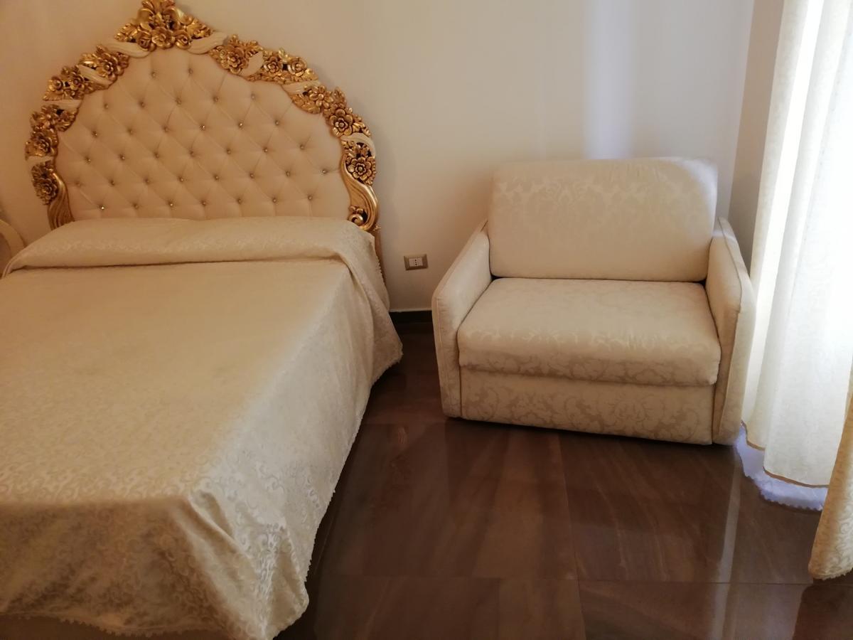 Bed and Breakfast Beb Mariafrancesca Neapel Exterior foto